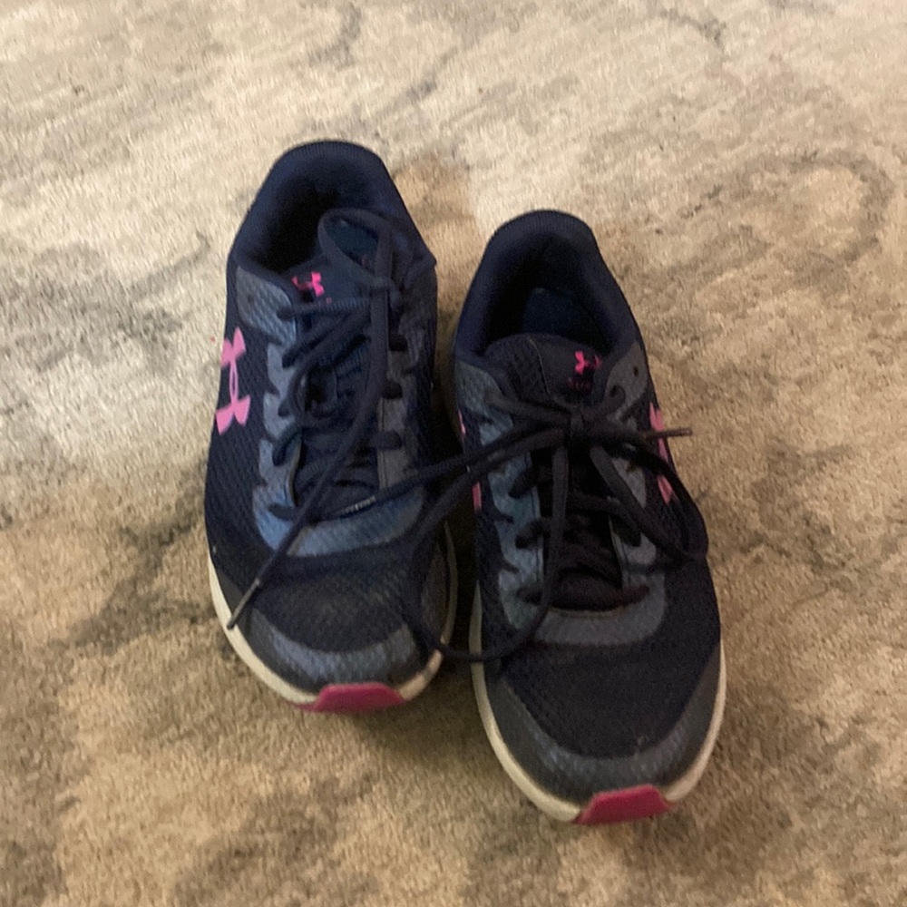 Under Armour navy running shoe